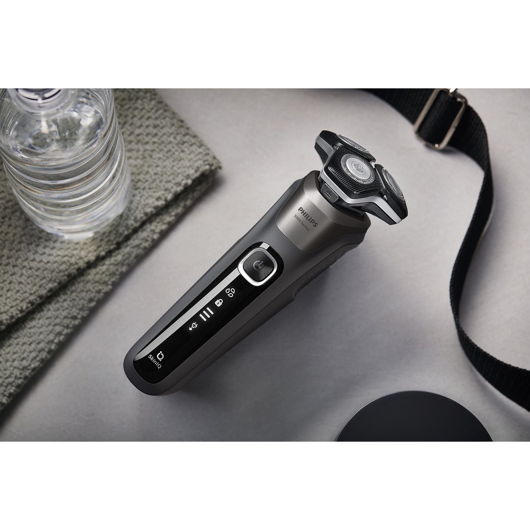 PHILIPS S5887/35 Etui, Ladestation, Elektrorasierer Series 5000 Carbongrau (SteelPrecision Klingen, Reinigungsstation: Nein) PHILIPS