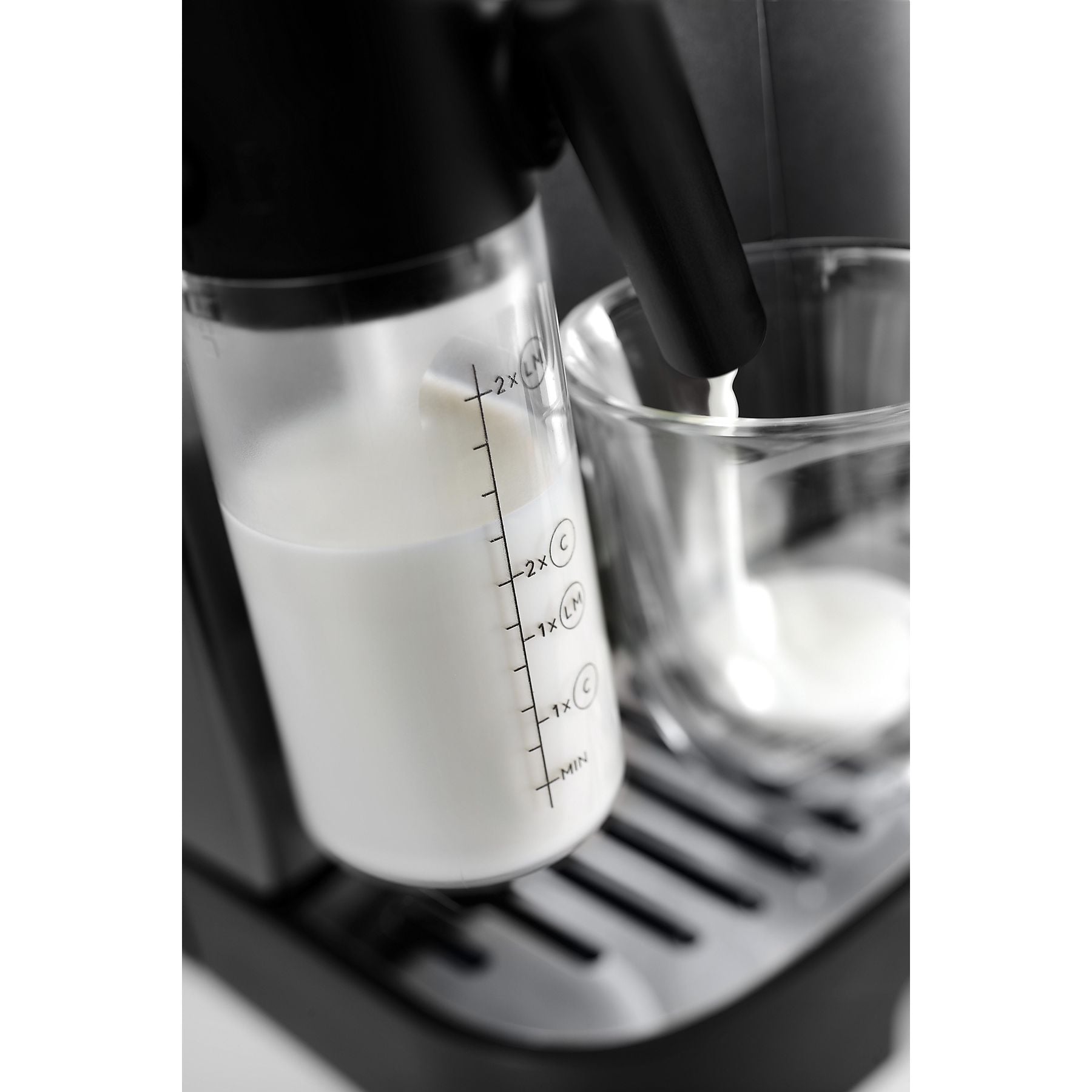 DELONGHI Magnifica Evo ECAM290.61.B - 4 Kaffeespezialitäten, 5 Direktwahltasten, cremiger Milchschaum, einfache Bedienung, Kaffeevollautomat Schwarz DELONGHI