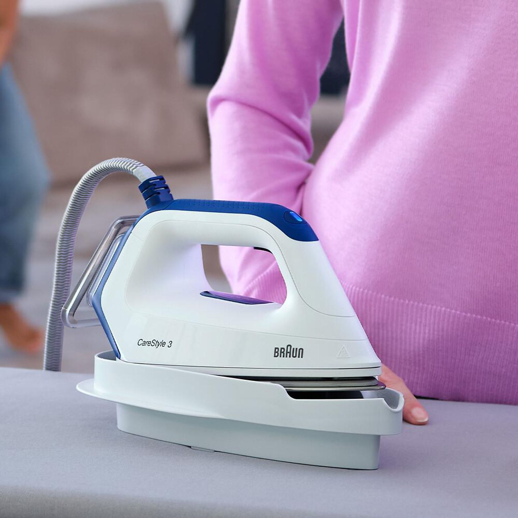 BRAUN CareStyle 3 Pro IS 3157 BL, Dampfstoß 460 g/min, FreeGlide 3D, iCare autom. Temperaturanpassung, DoubleSteam, leichtes Bügeln, vertikale Auffrischung, Dampfbügelstation 2400 Watt, 6,8 bar BRAUN
