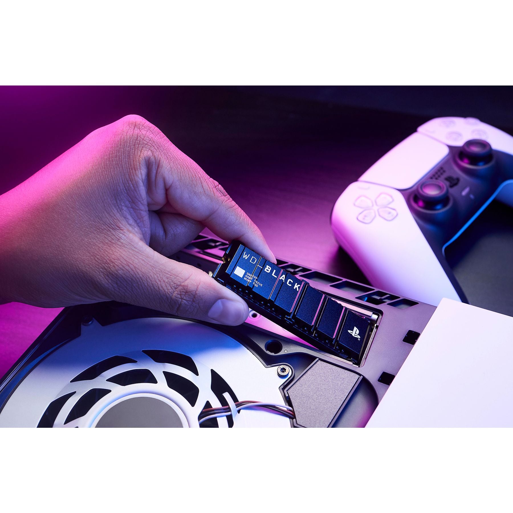 WD. BLACK™ SN850P NVMe™ POWERED BY SANDISK SSD mit Heatsink für PS5®-Konsolen, 8 TB, Gaming SSD, Solid State Drive, Schwarz WD.