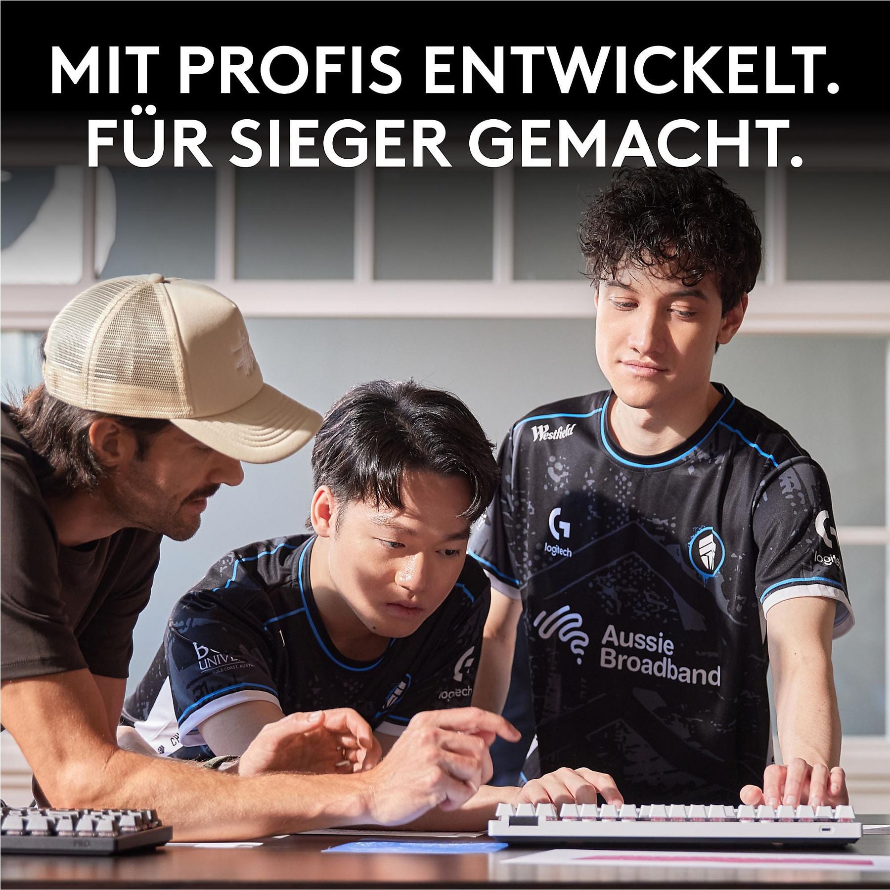LOGITECH PRO X TKL RAPID mit magnetischen Analogschaltern, Gaming-Tastatur, kabelgebunden, White LOGITECH