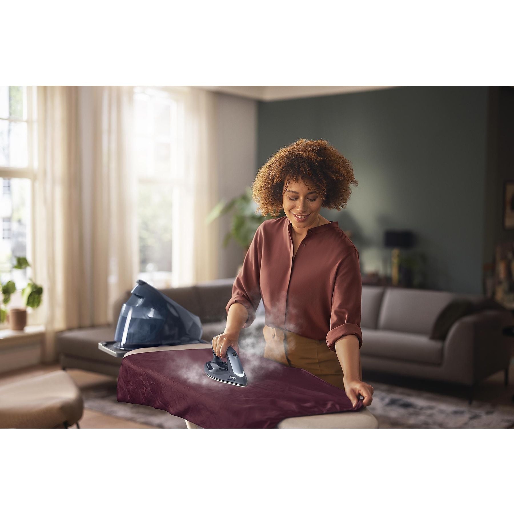 PHILIPS PSG7130/20 PerfectCare Serie 7000 OptimalTemp, 1.8L, Dampfbügelstation 2100 Watt, 8 bar PHILIPS