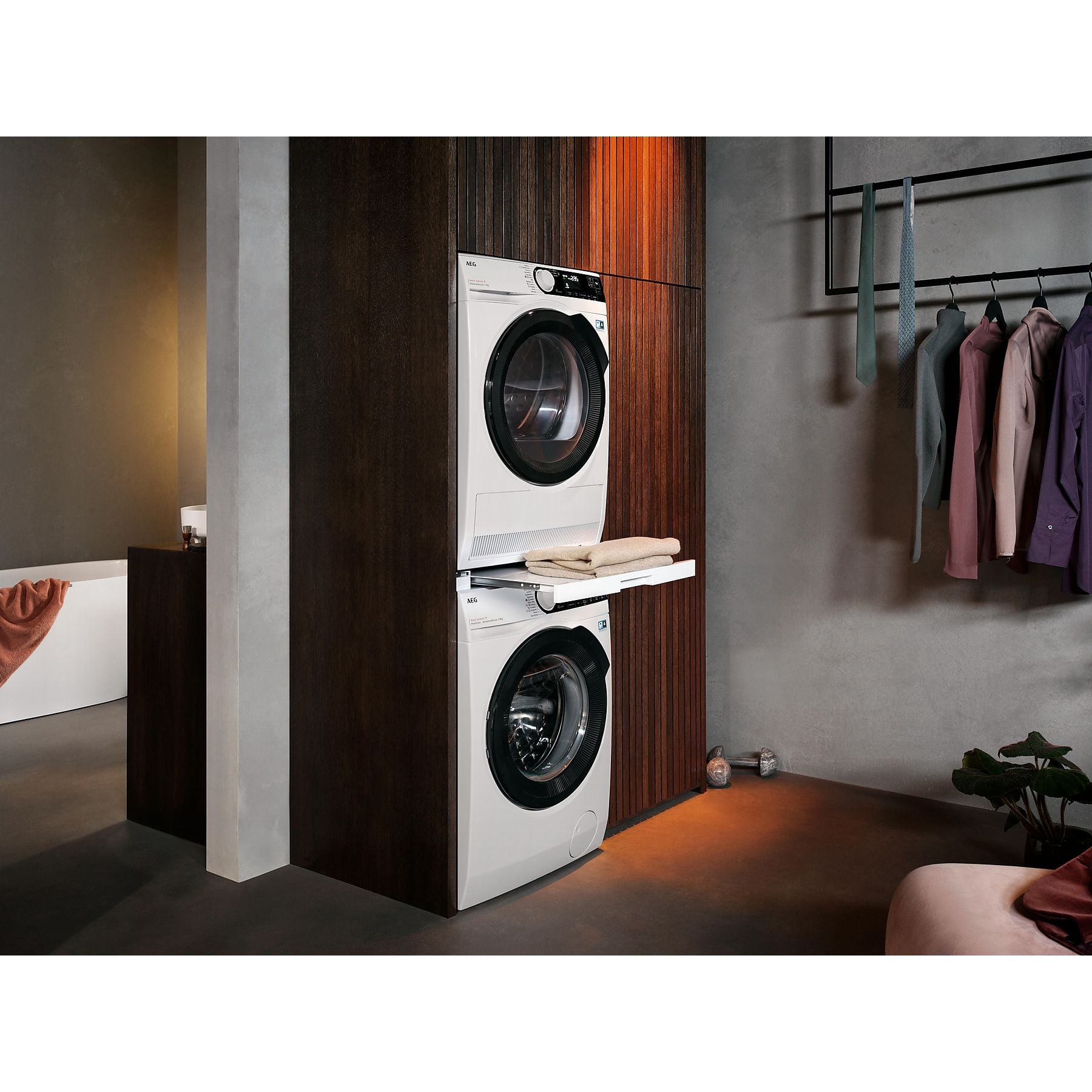 AEG TR8T70680 Wärmepumpentrockner Serie 8000 AbsoluteCare® mit Trommelsteuerung (8 kg, Weiß / Schwarz / Weiß) AEG